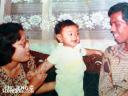 Saya di antara ayah dan ibu