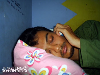 Nelpon sambil tidur