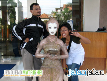 Zam JengJeng dan Ina JalanJalan