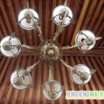 Ini lampu gantung, bukan lingkaran setan
