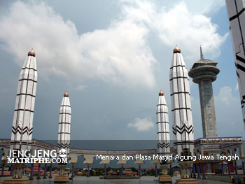 Menara dan Plasa Masjid Agung Jawa Tengah