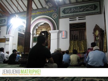 Suasana di dalam masjid