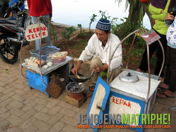 Penjual kerak telor